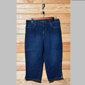 Gloria Vanderbilt Dark Blue Capris